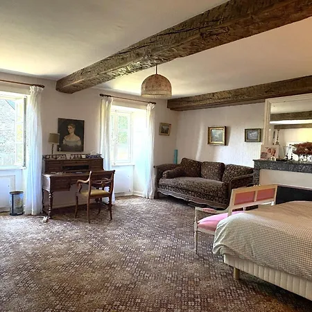 Maison De Caractère Au Cœur Des Volcans D'auvergne